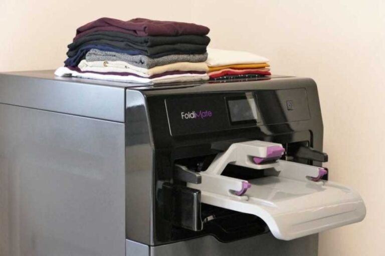 FoldiMate with folded clothes