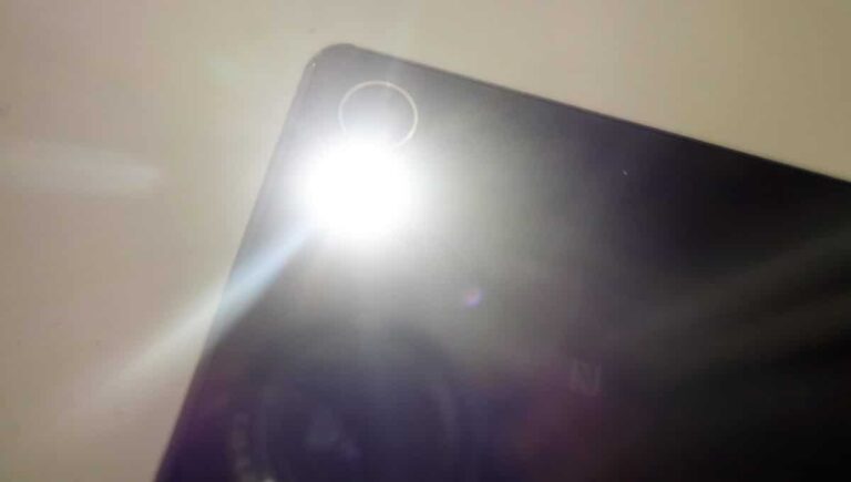 Turn On Flashlight Back Android